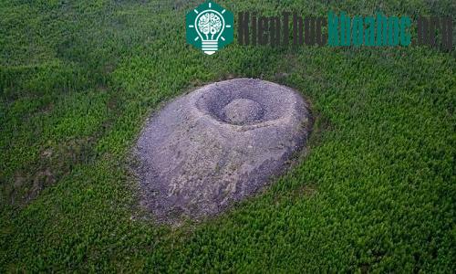 Gò đất hình thành một cách bí ẩn ở phía đông nam Siberia. (Ảnh: Dmitry Semenov.)