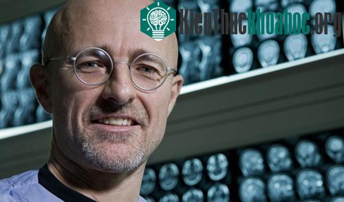 Bác sĩ Sergio Canavero, người nguyên bố có thể ghép đầu người năm 2017. (Ảnh: oggi.it)