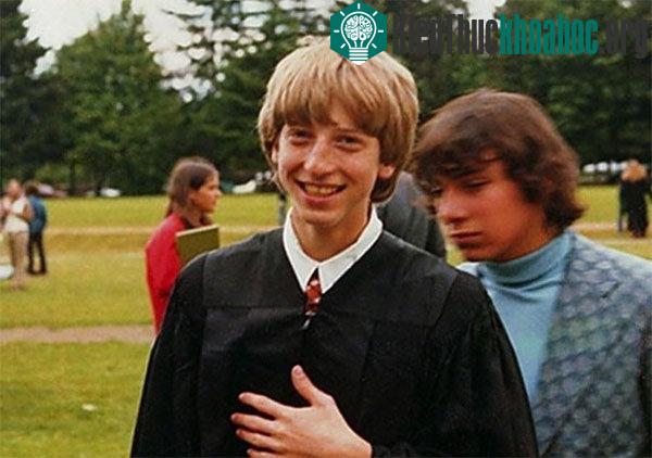 Cũng giống như nhiều doanh nhân công nghệ thành đạt khác, Bill Gates là một người bỏ đại học giữa chừng. Ông rời Đại học Harvard vào năm 1975 khi còn chưa tốt nghiệp và dành toàn bộ thời gian cho M...