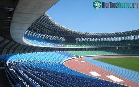 Sân vận động tạo ra điện nhờ mặt trời ảnh 2
