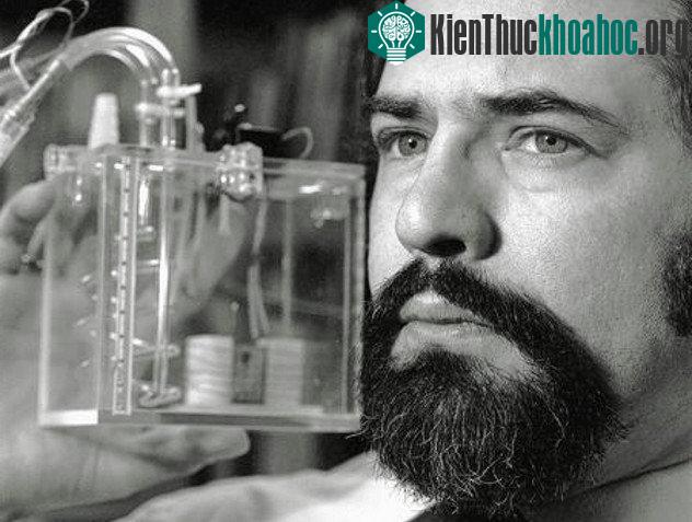 Tiến sĩ Eugene F. Mallove là nhà khoa học nghiên cứu về năng lượng gần như miễn phí.