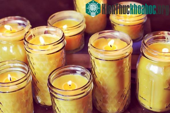 Nến sáp ong thân thiện với môi trường, không thải ra bất kỳ hóa chất độc hại nào.