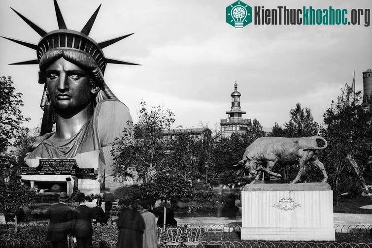 Đó chính là anh trai của Bartholdi: Jean-Charles Bartholdi