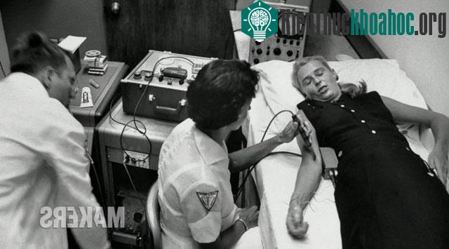 Các bài kiểm tra được đánh giá là gây kiệt sức và đôi khi là cả "tàn bạo". Không ai biết môi trường không trọng lực sẽ ảnh hưởng đến cơ thể người như thế nào, nên Lovealace đã thử nghiệm ...