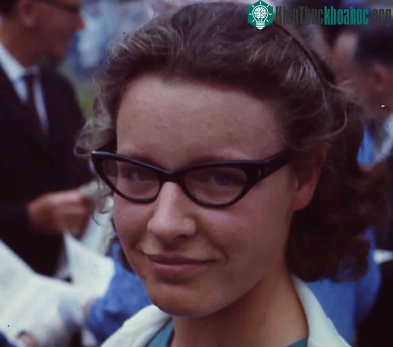 Jocelyn Bell Burnell - người đầu tiên quan sát, phân tích các ẩn tinh