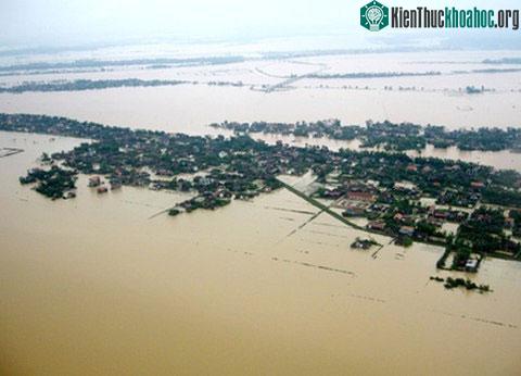 Nước ngập mênh mông ở nhiều địa phương ở Quảng Bình năm 2010. (Ảnh minh họa: Hưng Nguyễn)