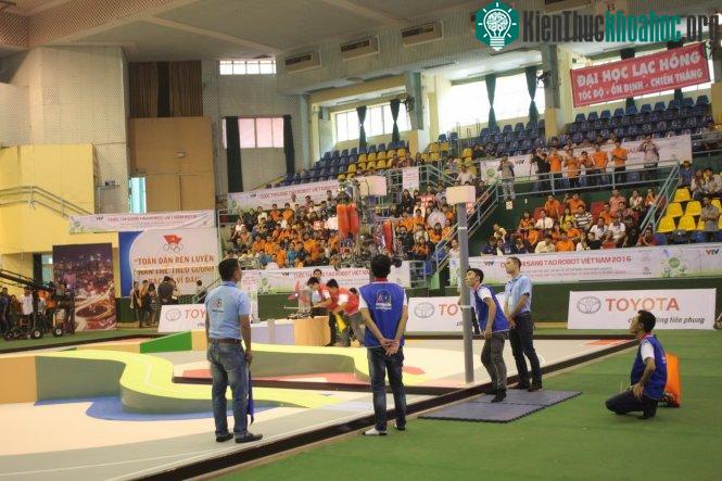 Các đội thi đấu tại vòng loại Robocon VN khu vực phía Nam - (Ảnh: Phương Uyên).
