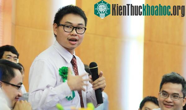 Phần trình bày thú vị của Hải về kính Mắt thần cho người khiếm thị đã giúp Hải nhận được sự hỗ trợ của Thủ tướng cho dự án của mình. (Ảnh: Lê Văn).