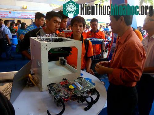 Nhiều công trình nghiên cứu của các bạn học sinh, sinh viên được giới thiệu tại Festival “Sáng tạo trẻ” năm 2014.