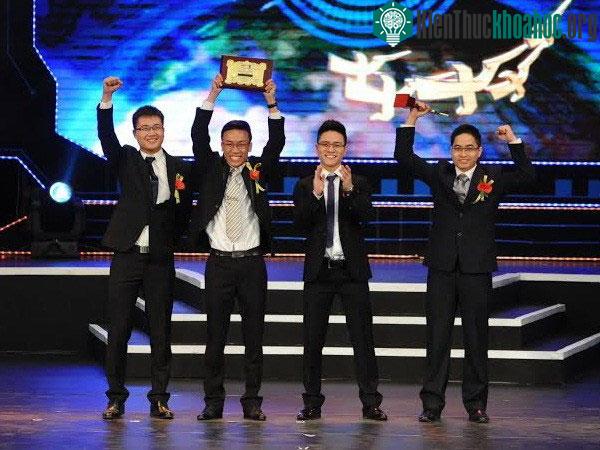 Lễ trao giải thưởng Nhân tài Đất Việt năm 2013.