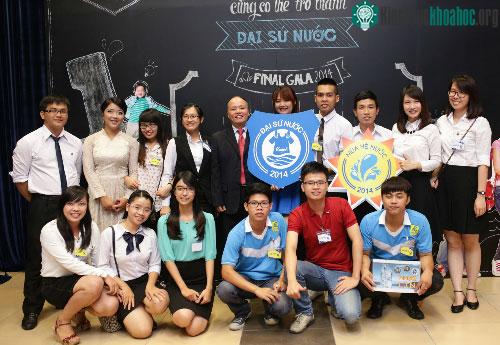 Đại diện Cục Tài nguyên Quản lý nước chia sẻ niềm vui cùng 6 đội tranh tài đêm chung kết. (Ảnh: T.A)