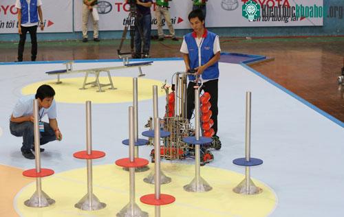 Đội LH-DCN dù đã cố gắng nhưng vẫn dừng lại trước lối chơi chắc chắn của đội LH-NVN. (Ảnh: VTV)