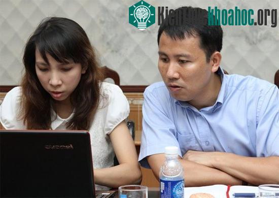 Ông Phạm Thúc Trương Lương đang trả lời câu hỏi của bạn đọc