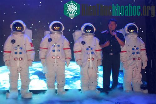 Trung tương Phạm Tuân chia sẻ cảm nghĩ tại chương trình