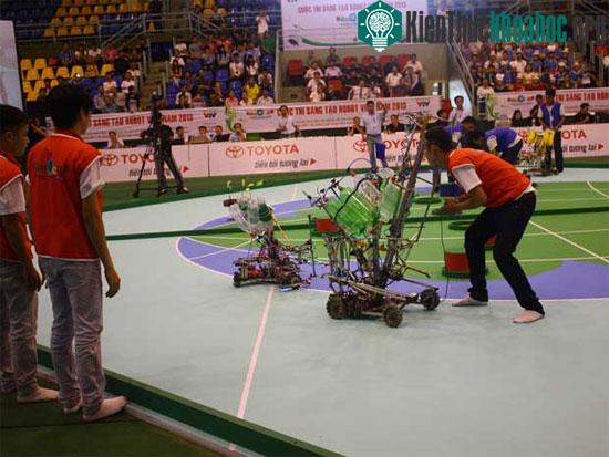 Tại cuộc thi năm nay, mỗi đội được sử dụng hai&nbsp;robo,