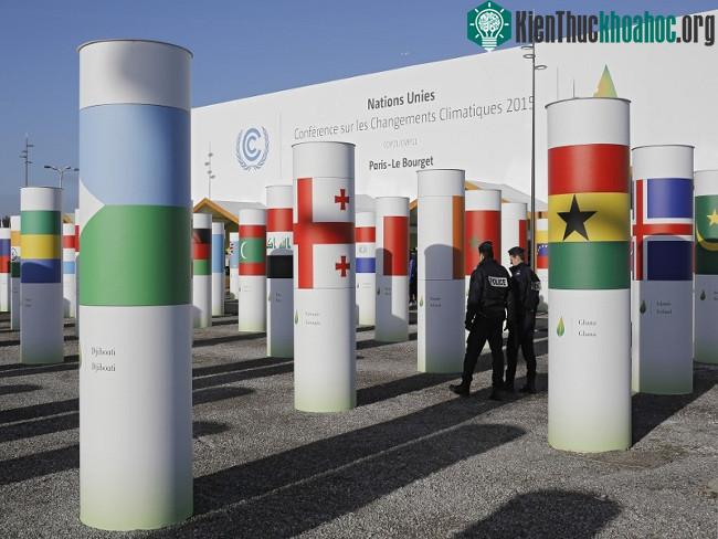 Cổng vào COP21 ở Paris. (Ảnh: AP).