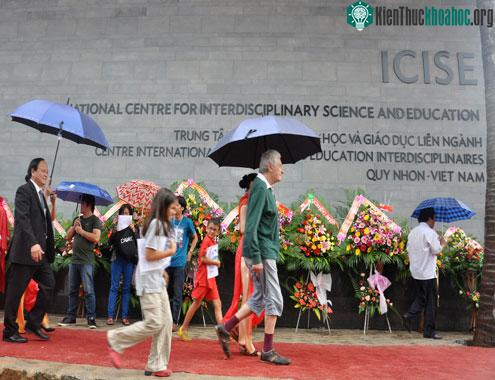 Các nhà khoa học đến dự hội nghị ở Trung tâm quốc tế khoa học và giáo dục liên ngành (ICISE) ở TP Quy Nhơn. (Ảnh: Trí Tín)
