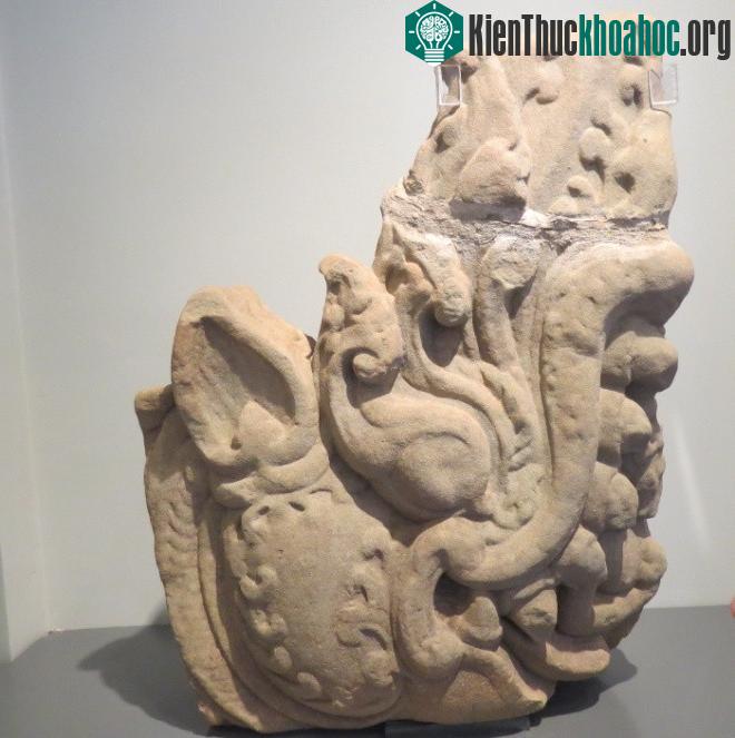 Hình tượng Makara tượng trưng cho nước ở thế kỷ 10.