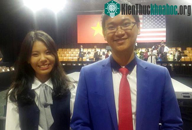 Ngân - Trúc khi dự sự kiện giao lưu với Tổng thống Obama ở TP HCM. (Ảnh: NVCC).