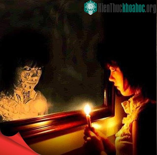 Giới khoa học đã từng "đau đầu" giải mã bí ẩn của một số chiếc gương kỳ lạ như: làm cho người ta trẻ ra nhưng đôi khi lại già đi, hoặc gắn với những cái chết đầy bí hiểm. Xem thêm tại đây.
