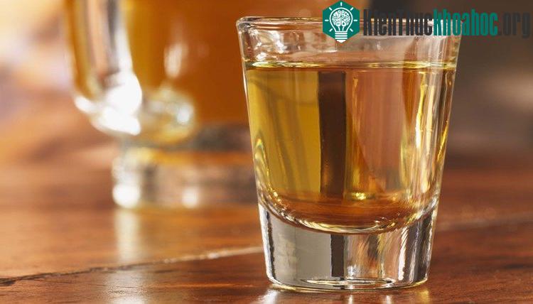 Vì sao cùng một người có thể uống 15, 20 cốc bia, vậy mà lại gục ngã sau khi uống vài chén bia bé nhỏ? Xem thêm tại đây