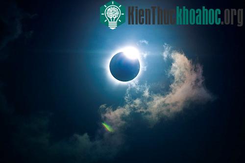 Hiệu ứng nhẫn kim cương đẹp mắt khi nhật thực toàn phần diễn ra