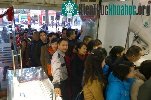Người kinh doanh nên cúng ở địa điểm kinh doanh; lễ ở nhà riêng không nên đặt mâm cúng ngoài cửa hay ở sân. Đồ lễ đơn giản mới được thần tài chú ý. Xem thêm tại đây