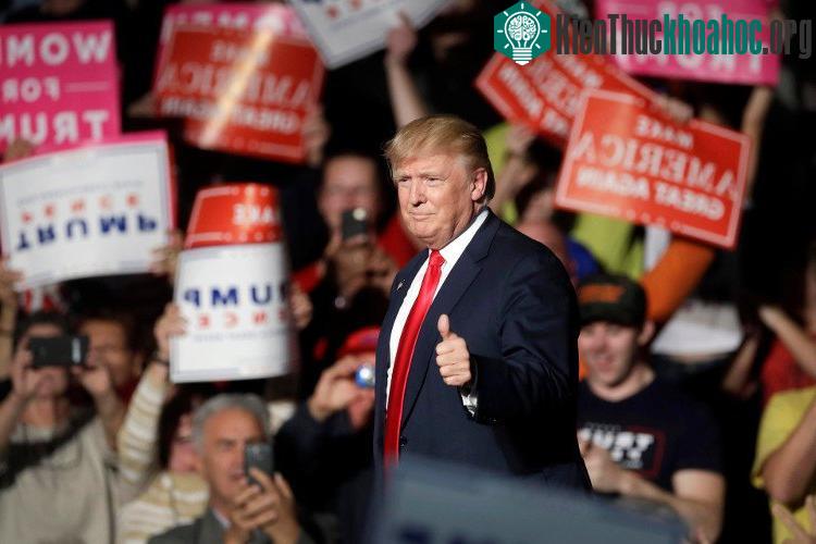 Tỷ phú Donald Trump đã giành chiến thắng trong cuộc đua vào Nhà Trắng. Kết quả này đã được những nhà tiên tri nổi tiếng trên thế giới tiên đoán từ hàng trăm năm trước, khiến mọi người phải khiếp sợ...