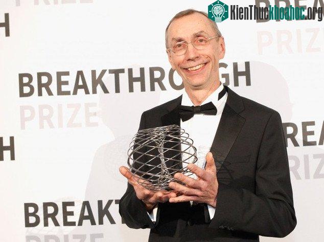 Nhà nghiên cứu Svante Pääbo thuộc Viện Nghiên cứu Max Planck đoạt phần thưởng 3 triệu USD vì giải mã và tái thiết được bộ gene người cổ đại Neanderthal là tổ tiên của loài người hiện đại.