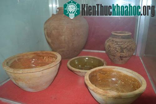Cổ vật khai quật được rất phong phú về loại hình cũng như các dòng men, có giá trị về kinh tế và văn hóa