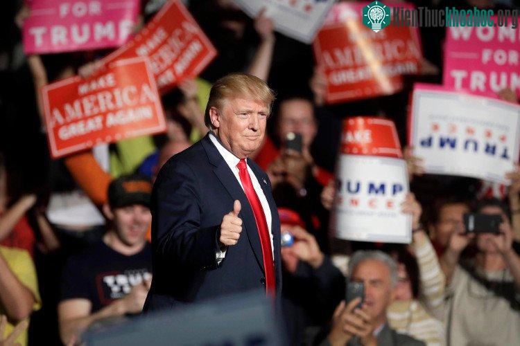 Tỷ phú Donald Trump đã giành chiến thắng trong cuộc đua vào Nhà Trắng. Kết quả này đã được những nhà tiên tri nổi tiếng trên thế giới tiên đoán từ hàng trăm năm trước, khiến mọi người phải khiếp sợ...