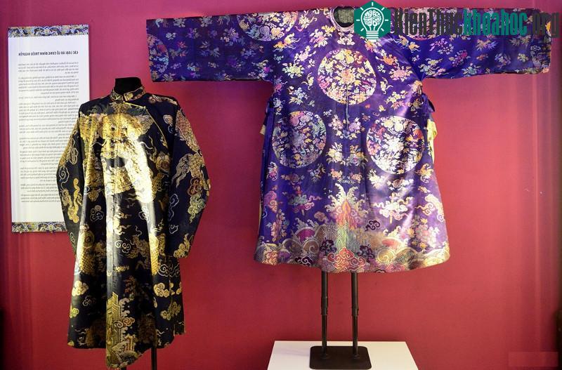 Quy chế áo mũ (cồn miện) của quan triều Nguyễn từ nhị phẩm trở lên: mũ miện trước và sau đều có 6 lưu, mỗi lưu 5 dây thái tảo, 6 tựa xâu bởi 6 hạt châu chất liệu ngọc.