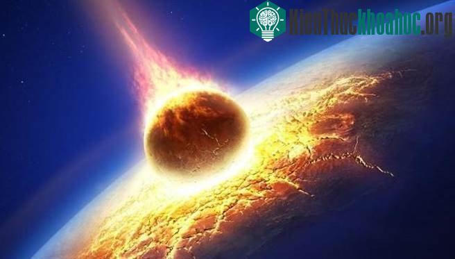 Thiên thạch tên Bennu bay ngang qua quỹ đạo Trái Đất 6 năm một lần và ngày càng di chuyển gần địa cầu hơn từ khi được phát hiện vào năm 1999. Xem thêm tại đây