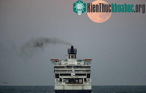 Người dân ở nhiều nước trên thế giới đã được chiêm ngưỡng hiện tượng "siêu trăng" vào đúng đêm Trung thu (27/9, tức rằm tháng 8 âm lịch) khi Mặt trăng ở gần Trái đất nhất trong năm nay. X...