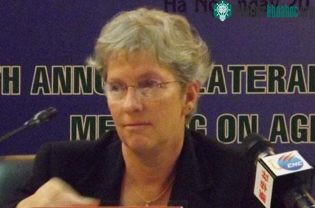 Bà Jennifer Orme Zalaveta, đồng chủ tọa cuộc họp báo thường niên lần thứ bảy của Hội đồng cố vấn hỗn hợp Việt-Mỹ về chất độc da cam hôm 21/9. (Ảnh: Minh Long)