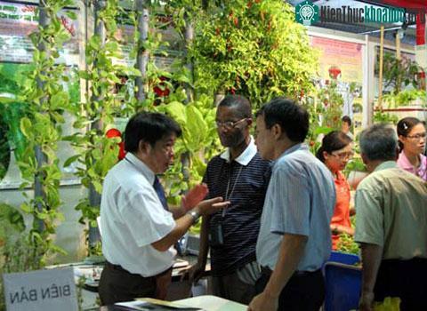 Công nghệ trồng rau không đất của PGS Hồ Hữu An tại Techmart ASEAN+3. (Ảnh: Tiến Dũng)