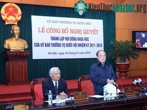 Chủ tịch quốc hội Nguyễn Sinh Hùng phát biểu tại buổi lễ.