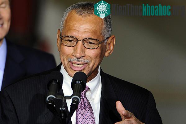 Ông Charlie Bolden.