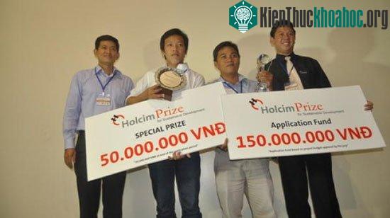 Đề tài này là của hai bạn Nguyễn Ngọc Anh và Phạm Duy Linh, sinh viên Đại học Cần Thơ.