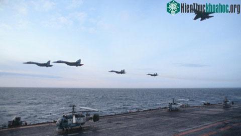 Tàu sân bay Admiral Kuznetsov mà hiện Hải quân Nga đang sử dụng.