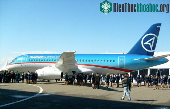 Máy bay chở khách Sukhoi superJet-100