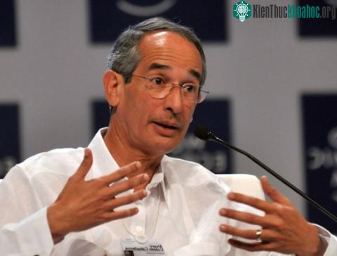 Tổng thống Guatemala Alvaro Colom ví các vụ thử nghiệm giang mai như tội ác chống lại loài người.