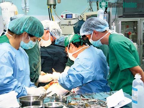 Lần đầu tiên Việt Nam ghép tim thành công trên người, ghép gan, thận từ người chết cho não.