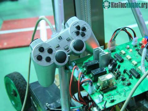 Sinh viên Việt Nam 'ngán' đề thi Robocon 2009 ảnh 3