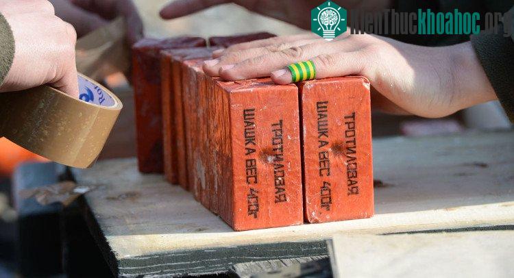 Tất cả các chất nổ tốt, kể cả TNT và Semtex đều chứa nitơ.