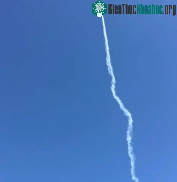 Video: Đĩa bay UFO suýt đâm vào chiến đấu cơ Chile ảnh 1