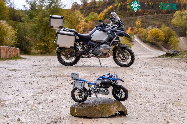 Lego phát hiện ra rằng 603 mảnh ghép đó có thể lắp thành một chiếc moto bay của tương lai