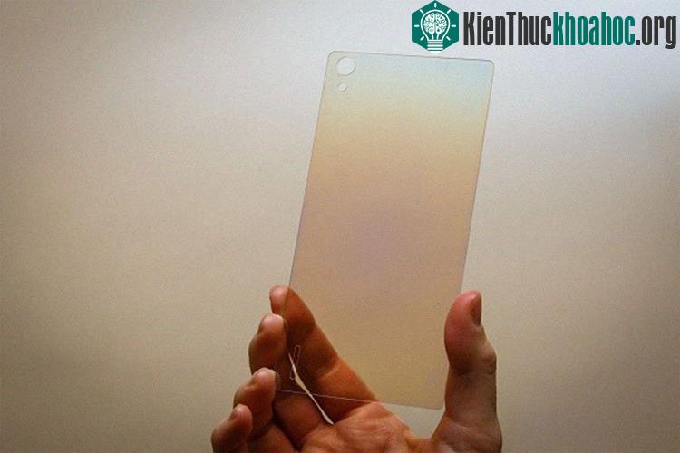 Kim cương có khả năng giúp thiết bị kháng bụi và nước tốt hơn.
