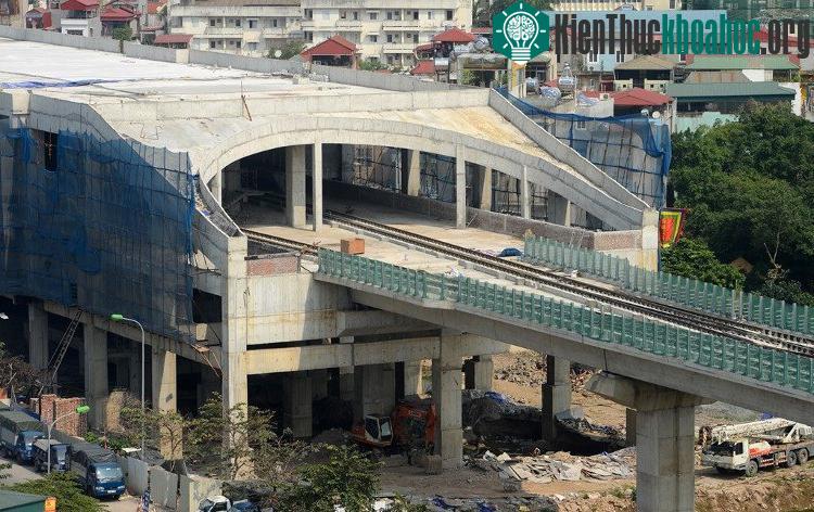 Nhà ga lớn nhất toàn tuyến (ga số 1) ở điểm đầu Cát Linh đang trong quá trình hoàn thiện.