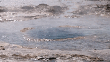 Khu vực Vườn quốc gia Yellowstone (thuộc tiểu bang miền Tây Wyoming, Mỹ) đã có gần 500 mạch nước phun. (Ảnh minh họa: Internet).